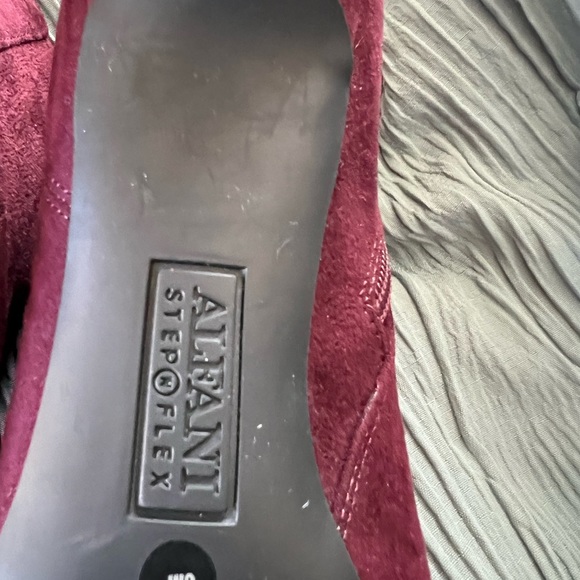 Alfani new without box suede burgundy short boot - Picture 9 of 9